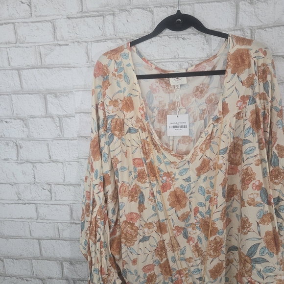 NWT Hayden long sleeve blouse - Picture 6 of 16